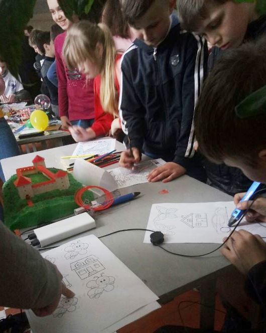 Науковий стенд фізико-математичного факультету викликав великий інтерес в учасників